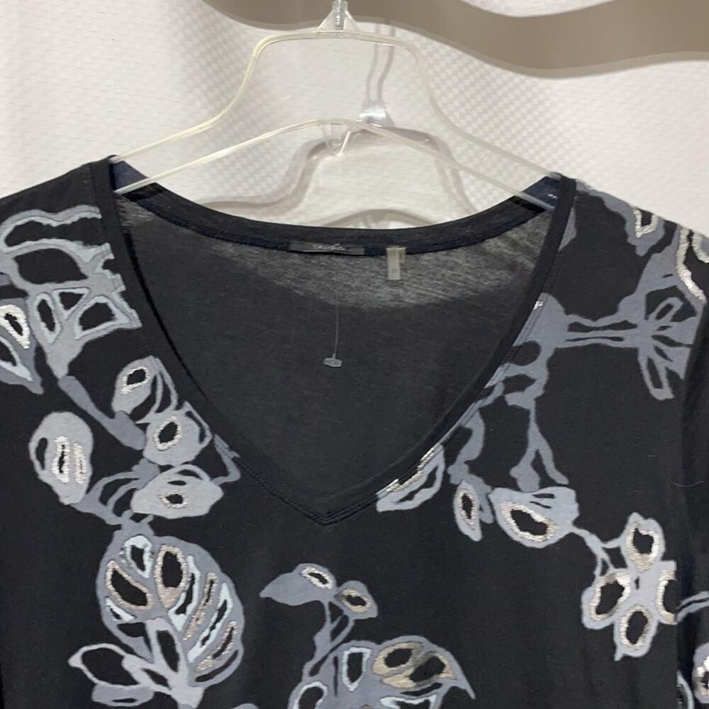Tahari 2x black silver front floral graphic short sleeve 💯 Cotton t NWT - Picture 2 of 7
